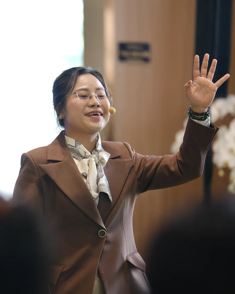 Coach Lê Công Trúc Khanh đang đứng lớp